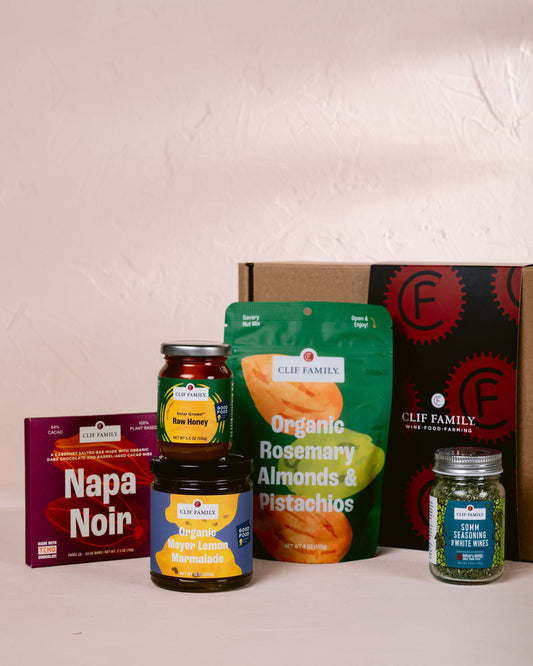Artisan Snack Happy Hour Gift Set – Organic Nuts, Dark Chocolate, Marmalade, Seasoning & Honey – 5 Piece Collection