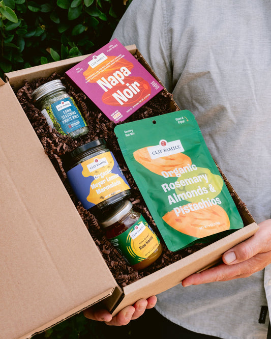 Artisan Snack Happy Hour Gift Set – Organic Nuts, Dark Chocolate, Marmalade, Seasoning & Honey – 5 Piece Collection